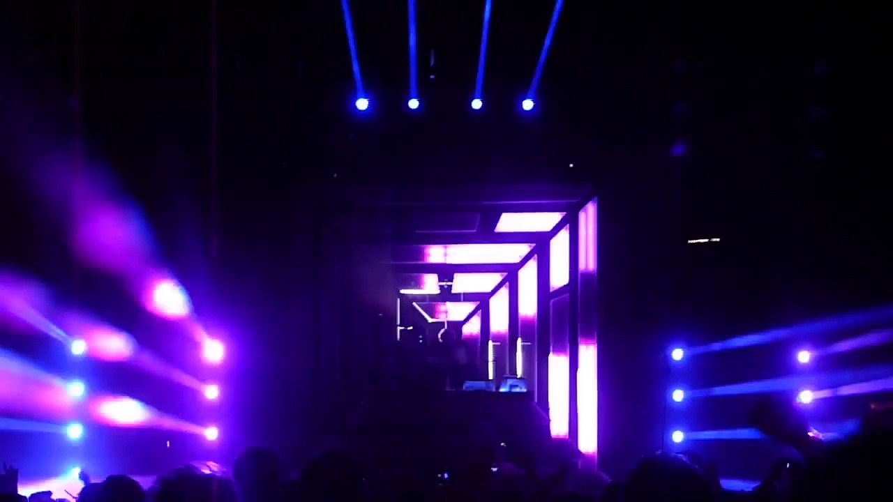 The Avener - Around The World - Daft Punk Cover - Live @ Saint-Florent - 2015