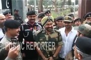 Kapil Sharma at Wagah Border and Meet Pakistani Soldiers