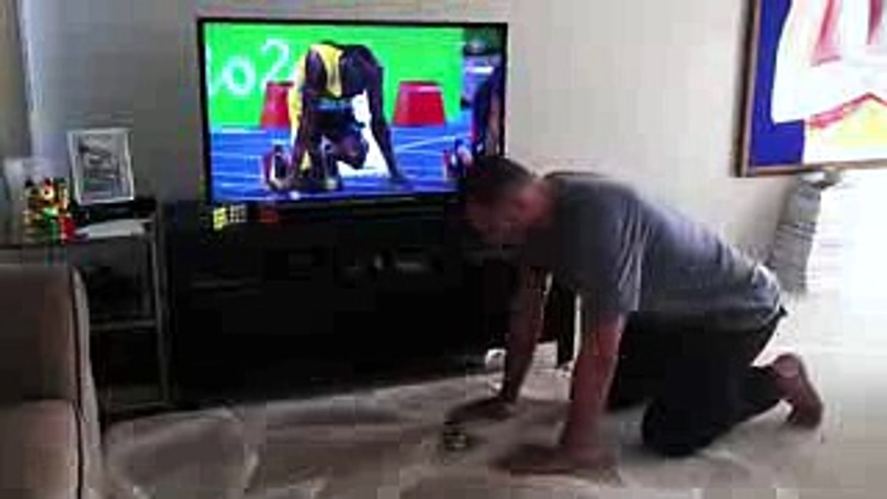 Usain Bolt vs Rubik's Cube