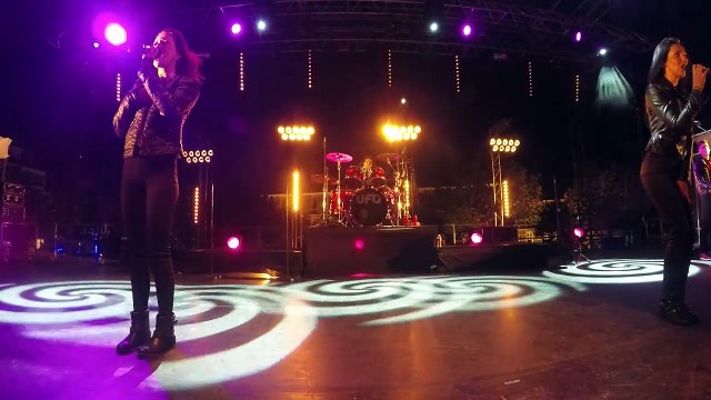 Sara perche ti amo, de Ricchi e Poveri, cover de Orchestre UFO, interprété par ORIANE & CINDY