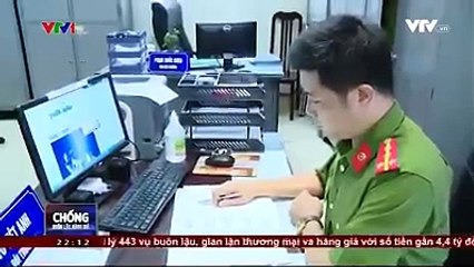 - Giả danh người nước ngoài gửi quà.