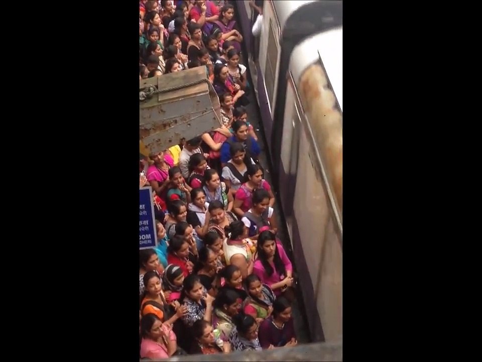Prendre le train à Bombay pendant les heures de pointe