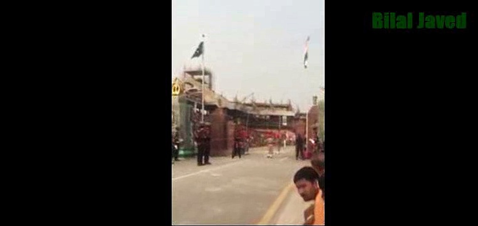 Bharti Jawan Kasor Bader Par Yome Azadi K Moqe Par  Pori Azadi K Sath Apni Tasreef K Bal Zameen Par Gir Gaya