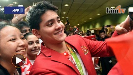 Juara emas renang, Joseph Schooling meriah diarak seluruh Singapura