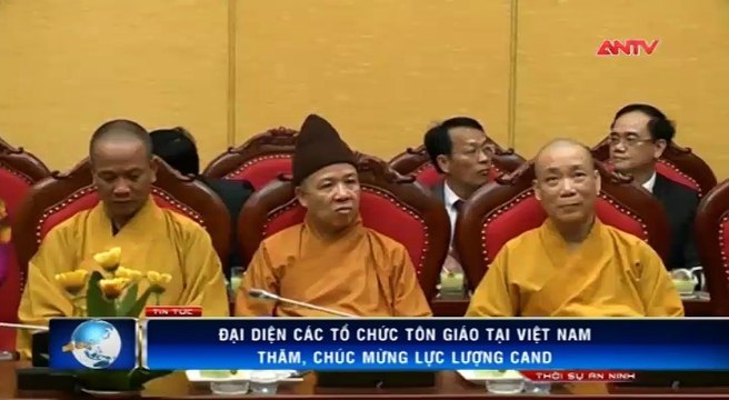 Đại diện các tổ chức tôn giáo chúc mừng lực lượng CAND