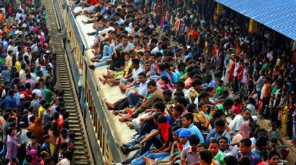 Boarding A Train In India Is Just About The Most Dangerous Thing In The World