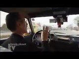 Çılgın taksi şöförü belgesel ekibine şov yapıyor