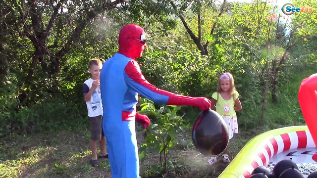 ЧЕЛЛЕНДЖ ШАРИКИ С СЮРПРИЗАМИ Лопаем Над Головой BALLOON CHALLENGE Видео для Детей