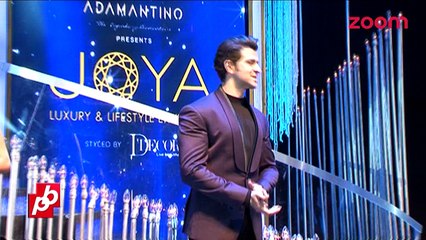 Hrithik Roshan Avoids Media At A Public Event-Bollywood Gossip