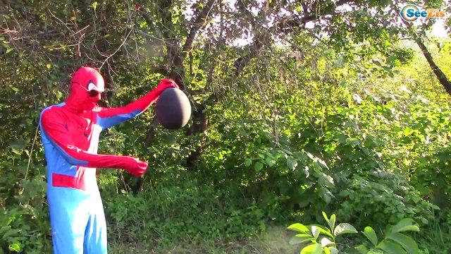 BALLOON CHALLENGE ЧЕЛЛЕНДЖ ШАРИКИ С СЮРПРИЗАМИ Лопаем Над Головой Видео для Детей