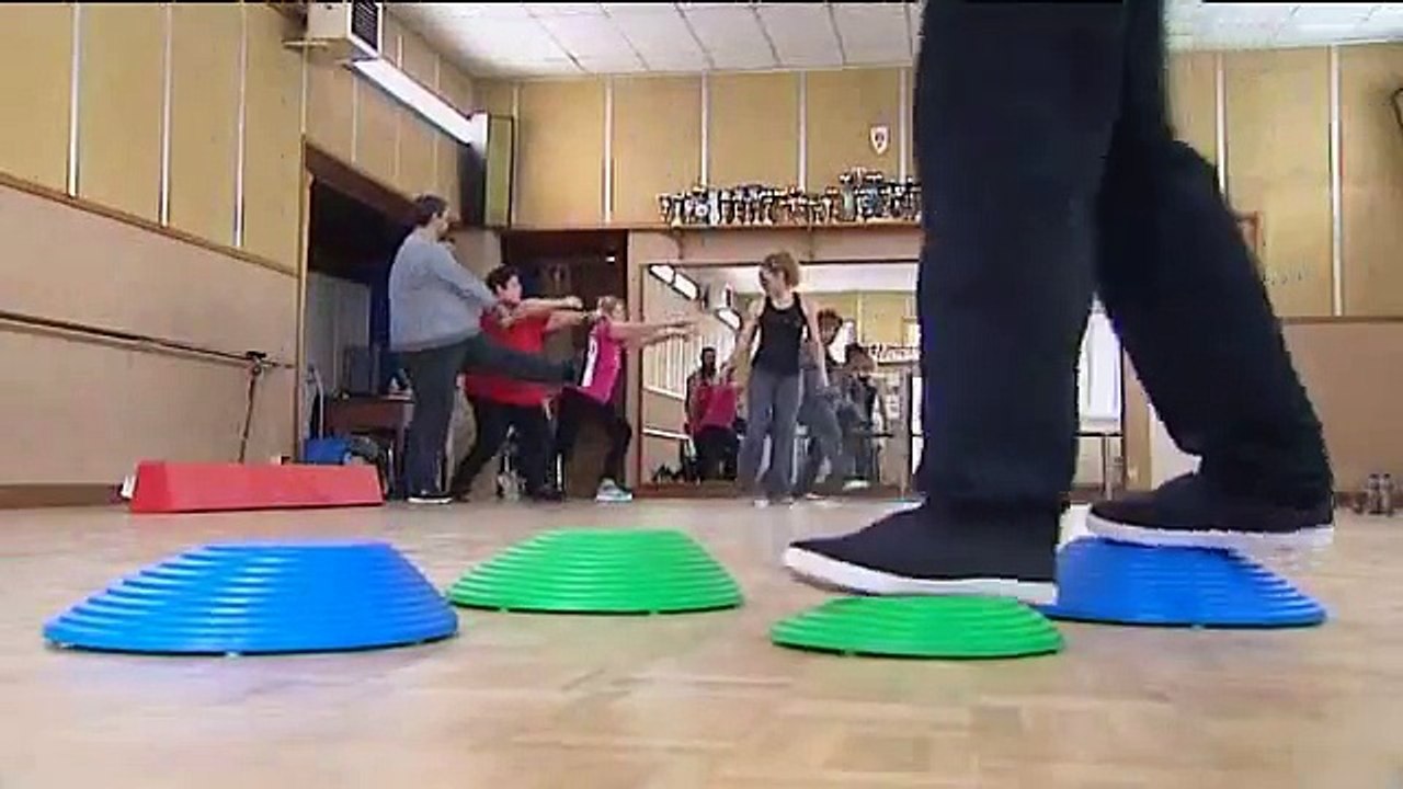 Activités Physiques Adaptées à Saint-Pourçain (03) - Animatrice  Ericka Mayet (EPGV) - Reportage Cyrille Genet (France3 Auvergne)