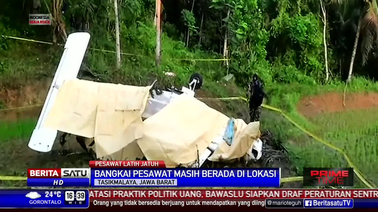 Bangkai Pesawat Latih Belum Dievakuasi dari Areal Persawahan