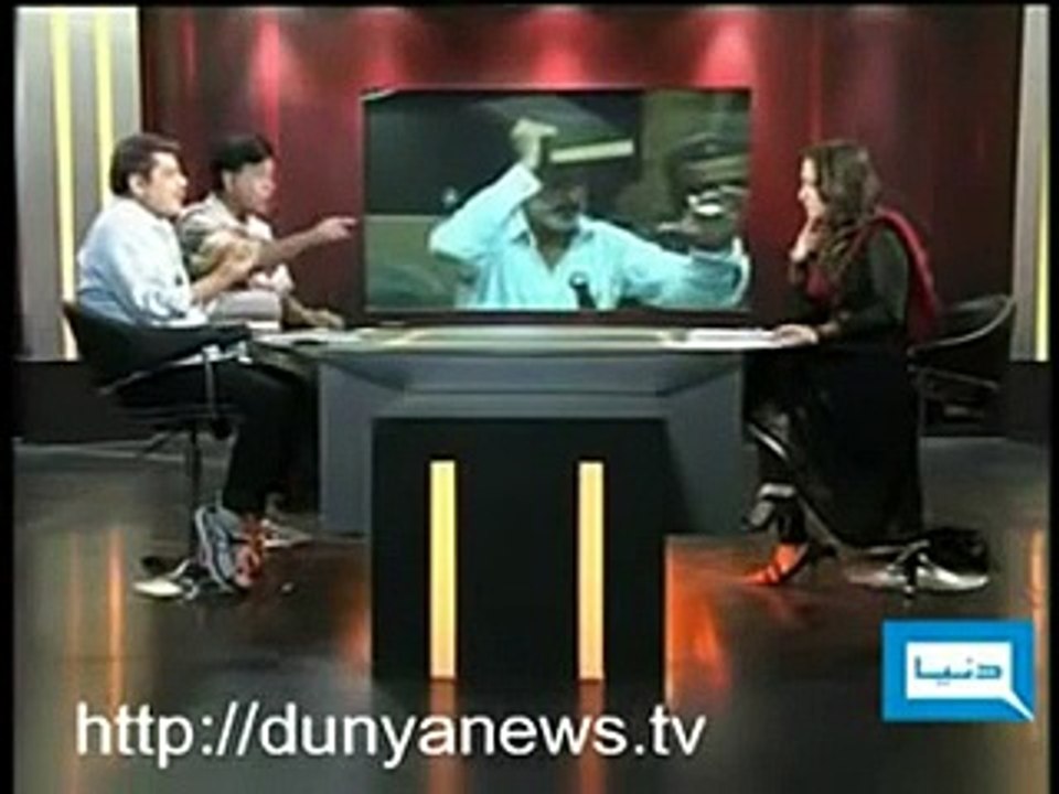 An extraordinary Video Of combat between  Bombshells Haroon Rasheed And Mubashir Luqman