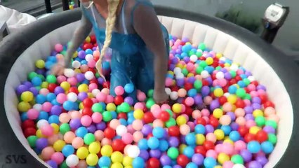 FROZEN ELSA vs COLORED BALLS BATH! w  Spiderman vs Joker Candy Bubble Gum Ball Pit - Funny Superhero
