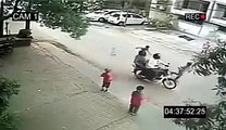 Exclusive Footage Of Kidnapping Children From Streets Of Karachi