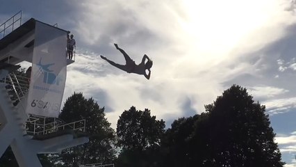 Скачать видео: Le concours du plus beau plat en piscine