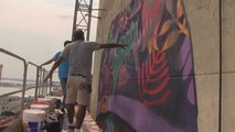 Grafiteros llevan el arte a los ajados muros del centro de Asunción