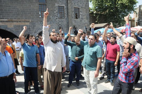 Diyarbakır'da Cuma Namazında Linç Girişimi