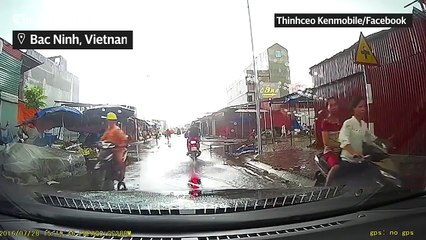 CCTV Camera captures moment tornado !!