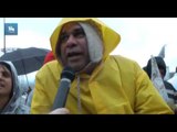 Fieis enfrentam chuva para ver papa em Aparecida