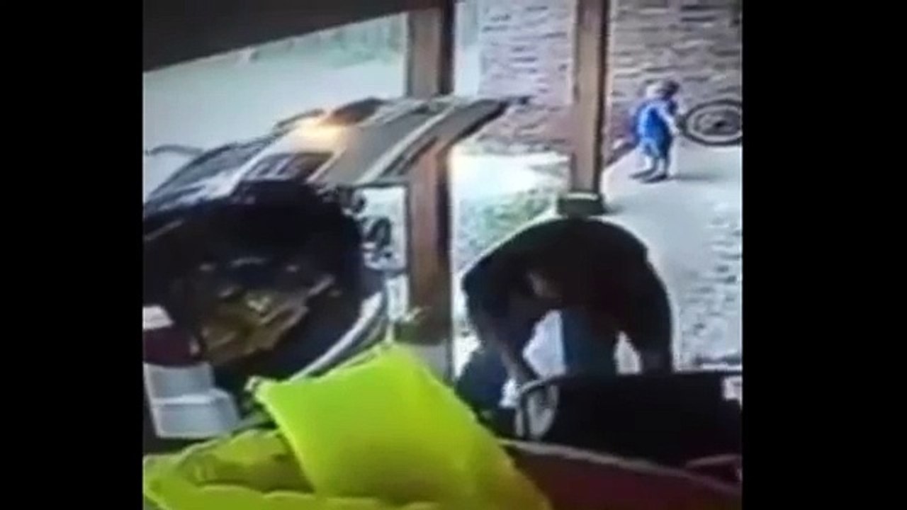 صاعقة تضرب رجلاً أمام أطفاله في تكساس