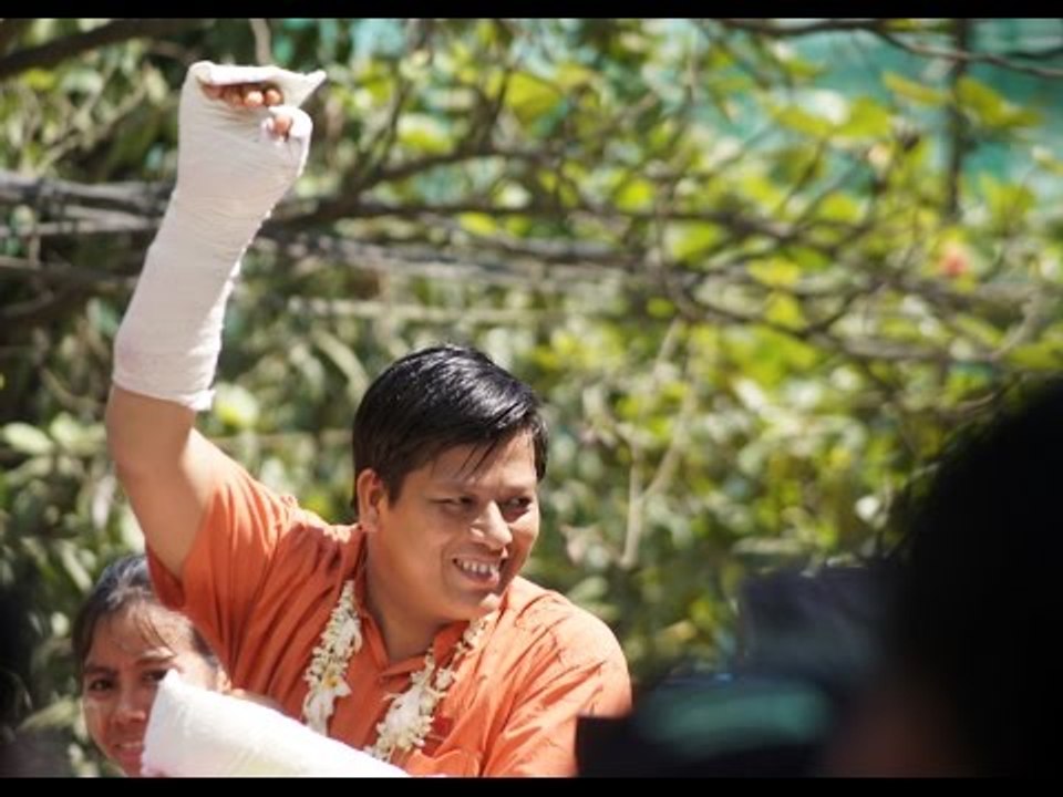Candidate returns to campaign after sword attack