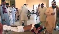 Dekhiye Yeh Jaali Peer Kya Kar Raha Hai, Leaked Video of Fake Peer From Sindh