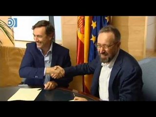 PP y C´s firman el pacto anticorrupción: "Que sea el principio de un gran amor"
