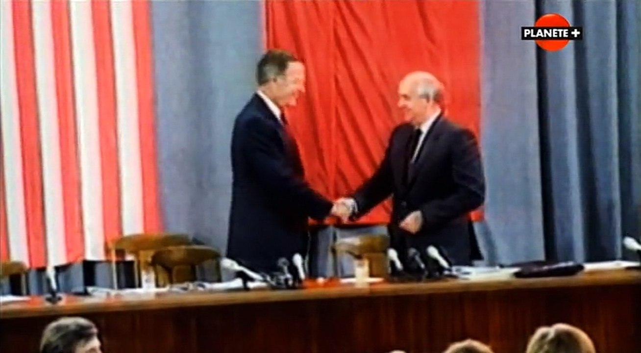 Une autre histoire de l'Amérique, par Oliver Stone - 09/10 - Bush et Clinton, le triomphalisme américain