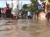 Ganga flows close to danger level in Varanasi, temples close to ghat inundated - Tv9 Gujarati