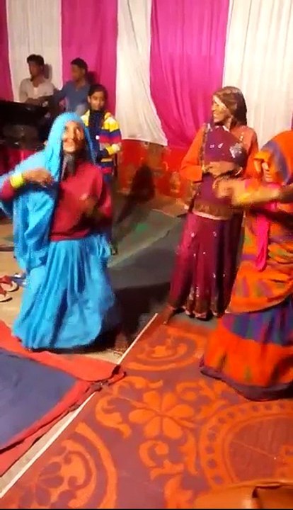 desi tai bilayati  dance