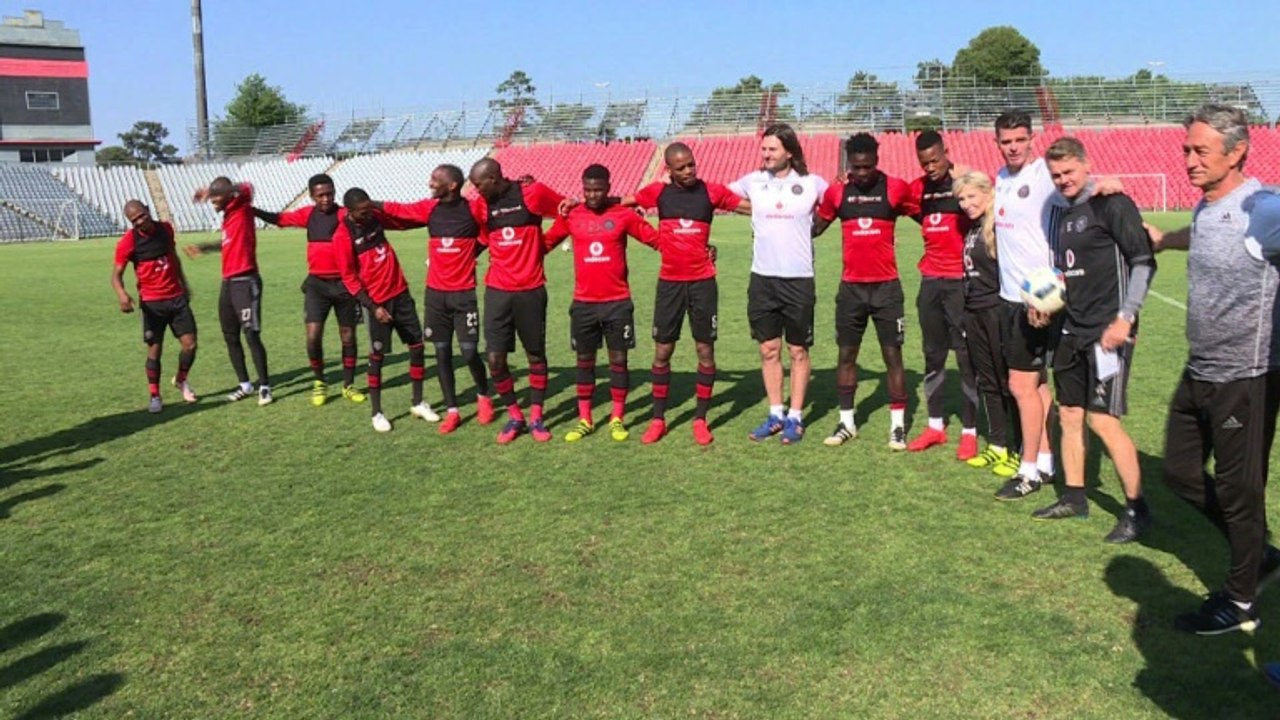 Afrique du Sud: le derby Chiefs/Pirates, vie et sang du foot bafana