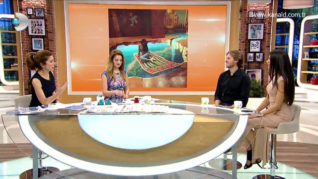 Renkli Sayfalar 121 Bölüm Sosyal medyanın en çok kıskanılan çifti Renkli Sayfalar'da!