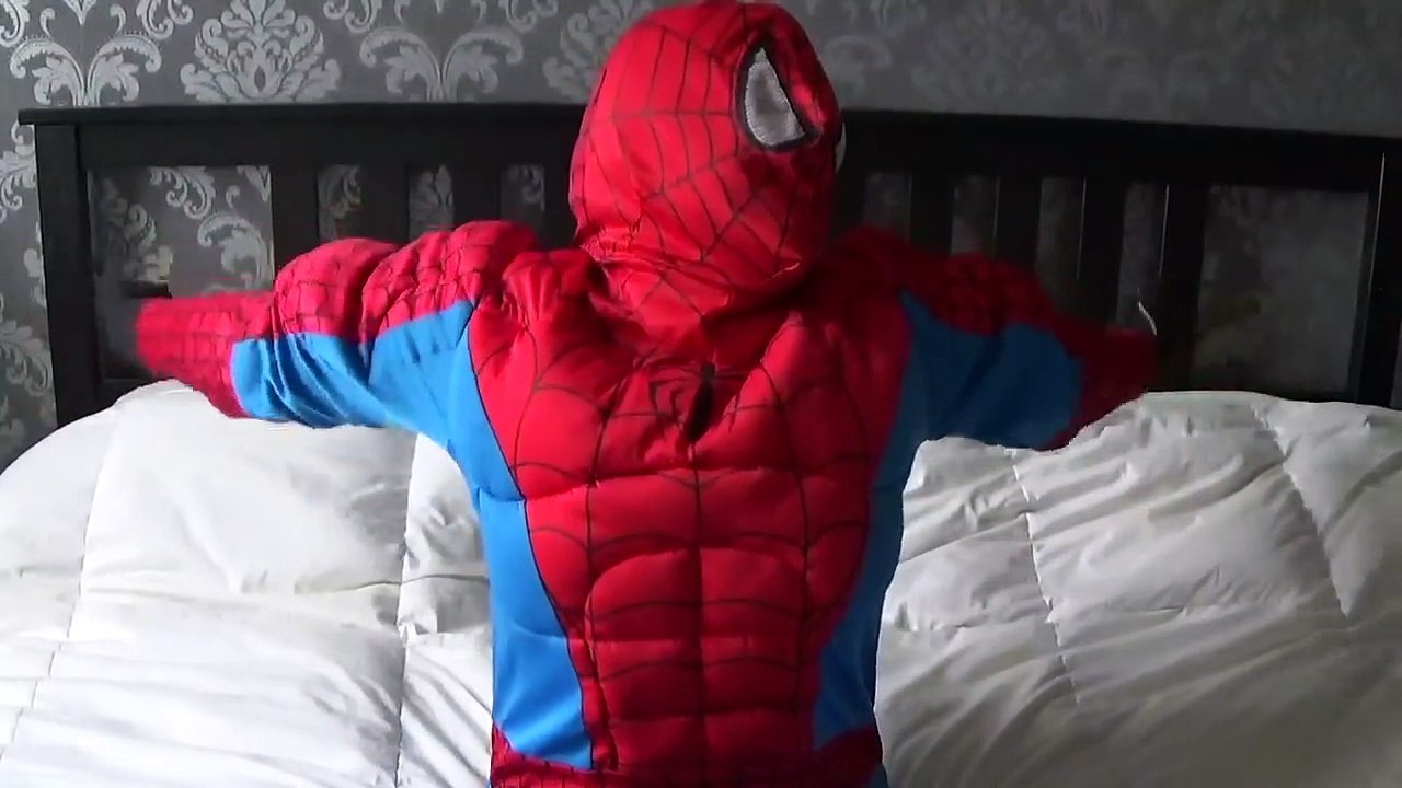 Spiderman VS Venom Bath Time Superhero in Real life