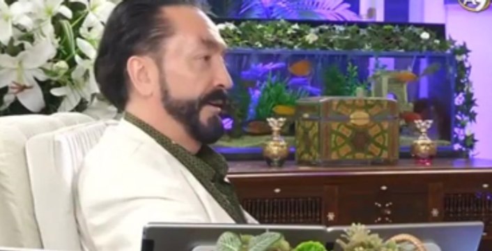 Adnan Oktar'ın Fıkrasına Kedicikler Zorla Güldü