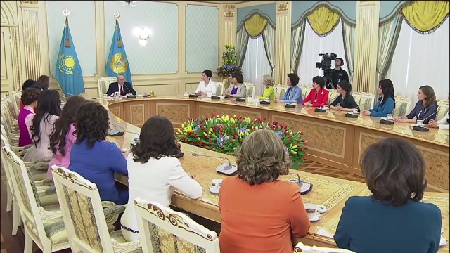 Назарбаев довёл женщин до слёз... Поучительная история про меркантильных девушек