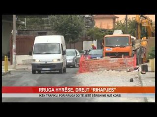 Video herunterladen: RRUGA HYRËSE, DREJT “RIHAPJES”