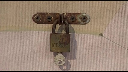 OLSEN GRIPSHI VJEN ME NJE EKSPOZITE PROVOKUESE, PROTESTE KUNDER SHKATERRIMIT DHE PLAGEVE TE SHOQERIS