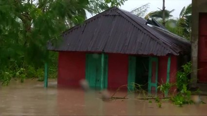 URAGANI MATTHEW PERPLASET MBI HAITI DUKE SHKATERRUAR DHE PERMBYTUR THUAJSE GJITHÇKA LAJM