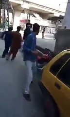 Sheikh Rashid ney police walo ko kaha Hatho Bc***