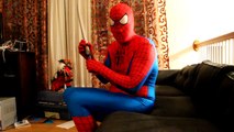 Spiderman Vs Venom - EPIC Sword Fight - Superhero Battle In Real Life スパイダーマン