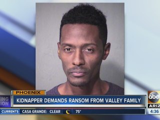 Скачать видео: Phoenix police: Man kidnapped couple at gunpoint and demanded ransom