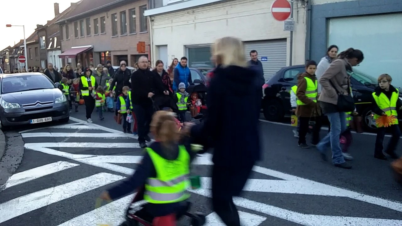 Cortège des allumoirs organisé par l'école de la Sainte-Famille du Tuquet.
