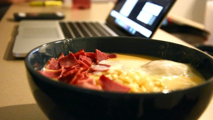 College Students Try Breakfast Ramen