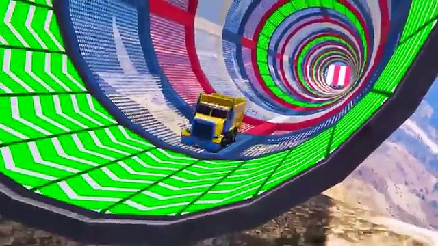 Спайдермен & Цветные Грузовики и Огромные Мячи , мультик игра для детей