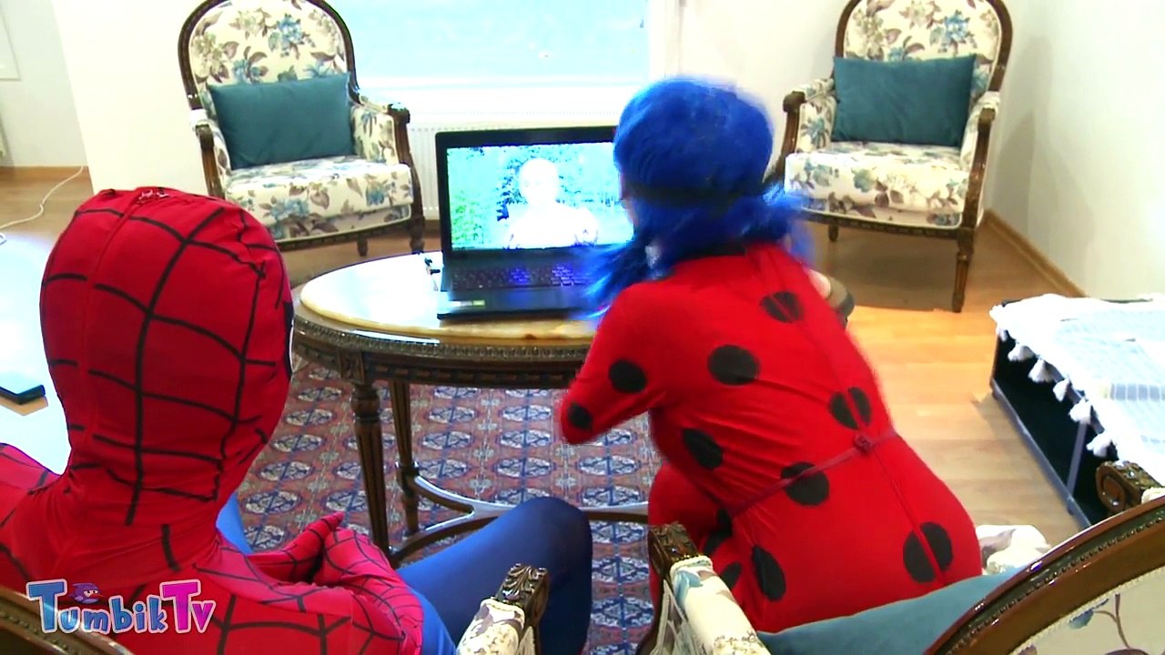 Mucize Uğur Böceği ve Örümcek Adam Korku Filmi Seyrediyor! Scream Joker Spiderman Ladybug