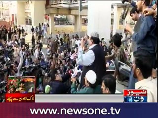 Police push back protesters at Rawalpindi's Committee Chowk