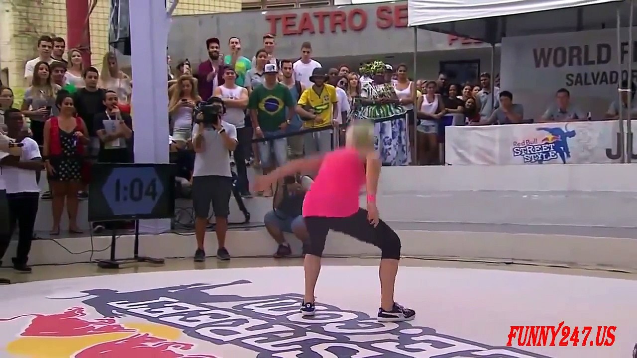 Beauty Girl Street Football Skills