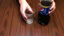 Comment se servir du Coca sans faire de mousse