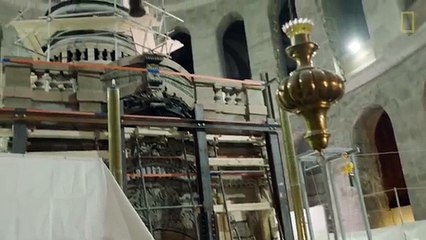 للمرة الأولى منذ قرون..فتح قبر المسيح في كنيسة القيامة بالقدس